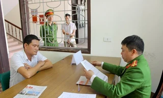 Khống chế đối tượng dùng tuýp sắt đe dọa công an