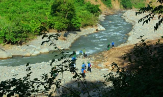 Sắc xanh tình nguyện nơi sơn cùng thủy tận