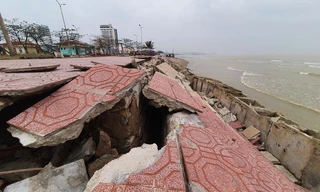 Kè chắn sóng ở Cửa Lò sụt lún vì bão