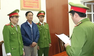 Bắt tạm giam cán bộ địa chính 'phù phép' hồ sơ chiếm đoạt trên 300 triệu đồng