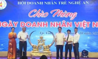 Thực hư đấu giá cặp sừng bò nghi là ‘động vật hoang dã’