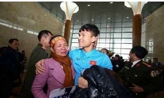 Mẹ của Công Phượng, Văn Đức, Xuân Mạnh dự buổi vinh danh các con