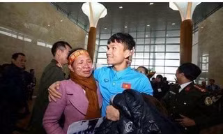 Mẹ của Công Phượng, Văn Đức, Xuân Mạnh dự buổi vinh danh các con