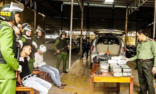 Cận cảnh bên trong ô tô chở 45kg ma túy từ Lào về Việt Nam