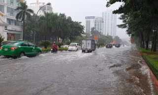 Mưa lớn tại Nghệ An, đường phố biến thành sông