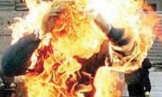 Vợ chồng thương vong khi ném tàn thuốc gần can xăng