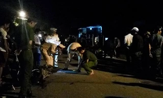 Rủ bạn hiếp dâm người yêu giữa đường