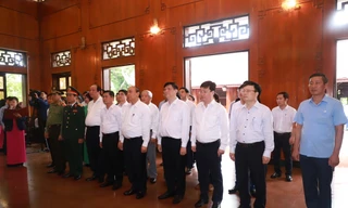 Thủ tướng Nguyễn Xuân Phúc làm việc với tỉnh Nghệ An và Quân khu 4