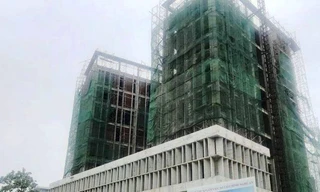 Rơi thang công trình, 11 người thương vong ở Nghệ An