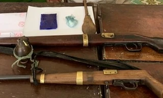 Trung úy công an bị thương khi vây bắt đối tượng ma túy có súng, lựu đạn