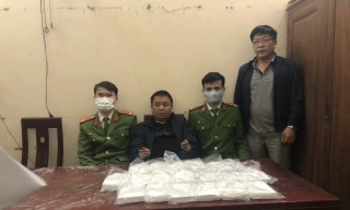 Trinh sát dầm mưa trong đêm mật phục bắt giữ đối tượng mua bán 19 bánh heroin