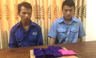 Bắt hai đối tượng vận chuyển 6.000 viên ma túy đi tiêu thụ