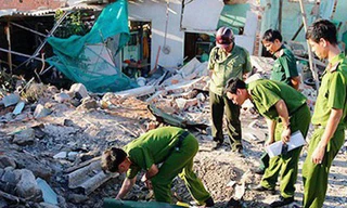 Cài mìn làm nổ tung nhà người phụ nữ vì đòi nợ bất thành