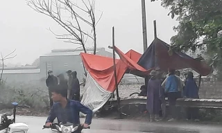 Truy tìm tài xế ô tô đâm người phụ nữ đi xe đạp tử vong rồi bỏ trốn