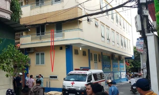 Một giáo viên nước ngoài rơi từ tầng 4 xuống đất tử vong