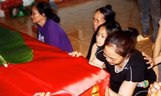 Tang thương bao trùm làng quê 5 học sinh đuối nước khi dã ngoại
