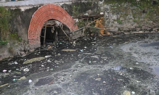 Ô nhiễm nghiêm trọng tại di tích hào Thành cổ Vinh