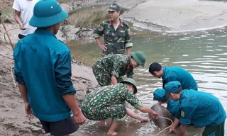 Phát hiện quả bom 'khủng' nặng hơn 300kg dưới sông