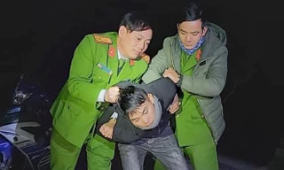 Quật ngã đối tượng dùng xe máy vận chuyển lượng lớn ma túy đi tiêu thụ