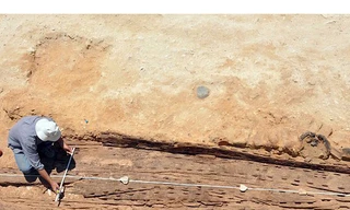 Khai quật thuyền gỗ 5.000 tuổi