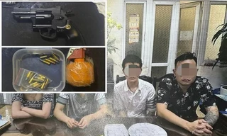 Anh em song sinh giả danh công an, dùng dùi cui và còng số 8 cướp tài sản