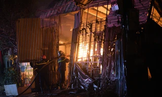 Cháy kho xưởng rộng hơn 1.000m2 tại Hà Nội 