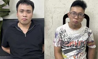 Bắt hai đối tượng phá kính ô tô trộm thẻ tín dụng đi mua số lượng lớn vàng 