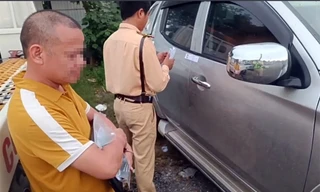 Bị tước bằng, tài xế ô tô ‘thanh minh’ bị ép rượu trong bữa cơm ở nhà bố vợ 