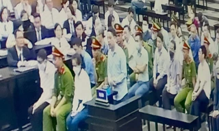 Bị đề nghị mức án tử hình, cựu thư ký thứ trưởng Bộ Y tế bật khóc xin cơ hội làm lại