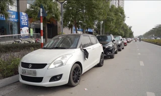 VIDEO: Tận thấy loạt ô tô bị đập gương khi đỗ ven đường ở Hà Nội