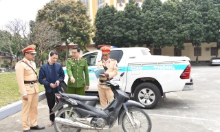 Cận cảnh bắt đối tượng vừa ra tù đã liều lĩnh cướp xe máy của nữ sinh