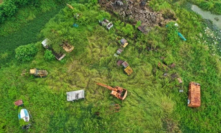 'Nghĩa địa' máy móc trên đại công trường cao tốc Bến Lức - Long Thành