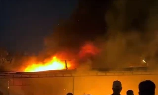 Cháy lớn ở khu nhà xưởng tại La Phù, cột khói bốc cao hàng chục mét