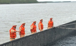 Công ty nạo vét mương thoát nước tận thu hơn 2.000 tấn than bùn để bán