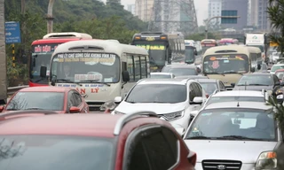 Ô tô tắc hàng cây số từ cao tốc Pháp Vân vào Hà Nội sau Tết Dương lịch