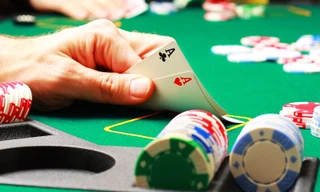 Nhiều golfer bị bắt quả tang đánh Poker trong khách sạn cao cấp