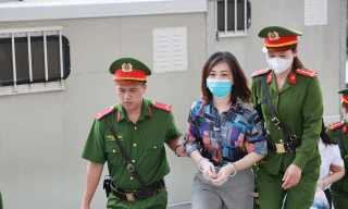 Nữ giám đốc tố bị đe dọa ‘nếu không gặp thì cho xong đời…’ 