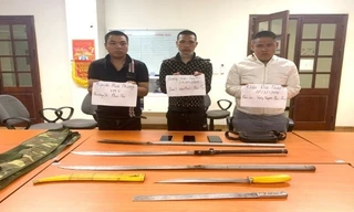 Bắt nhóm đối tượng kéo lê hung khí, gây náo loạn khu vực Thành cổ Sơn Tây