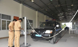 50 cảnh sát giao thông hỗ trợ các trung tâm đăng kiểm