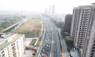 Ùn dài nhiều cây số trên cao tốc Pháp Vân - Cầu Giẽ