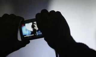 Dàn kịch để tống tiền bạn thân bằng clip ‘nóng’