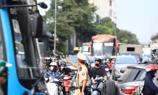 Mật độ giao thông tăng đột biến ở cửa ngõ Thủ đô, cao tốc Pháp Vân - Cầu Giẽ ùn tắc