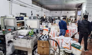 Bắt nhóm người làm giả 100 tấn sách, tiêu thụ 600 quyển/ngày