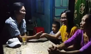 Người đàn ông đi ô tô tát phụ nữ đến nhà bị hại xin lỗi