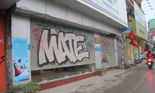 Hà Nội: Hàng chục ngôi nhà mặt phố bị bôi bẩn
