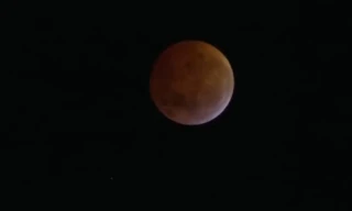 Siêu trăng máu nhìn trông ra sao khi nhìn từ các nước trên thế giới?