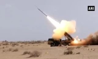 Ấn Độ bắn thử pháo phản lực dẫn đường. Ảnh: ANI News