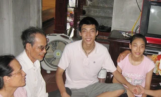 Bách 'ngố' thủ khoa 30 điểm