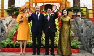 Chủ tịch nước Lương Cường cùng Nhà vua Bỉ thăm Hoàng thành Thăng Long