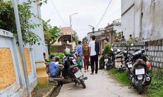 Lực lượng công an tiến hành phong toả, khám nghiệm hiện trường truy bắt hung thủ.